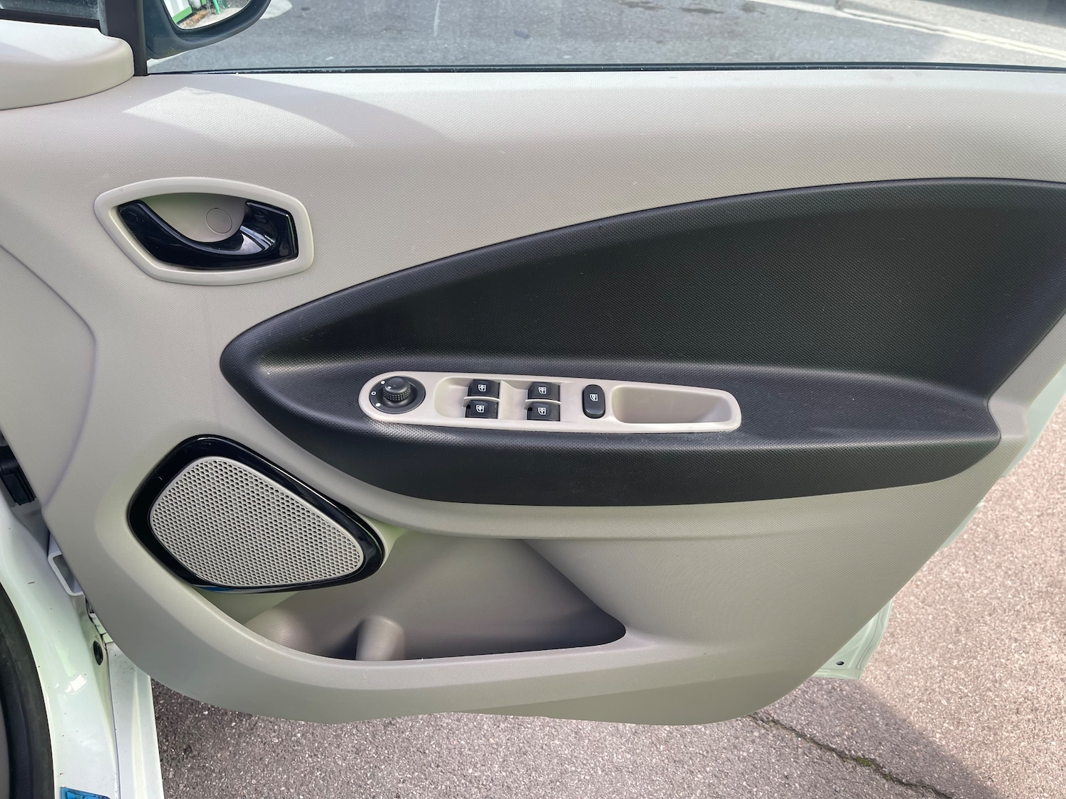 Used Renault Zoe 2015 for sale - 75937907: Photo 9