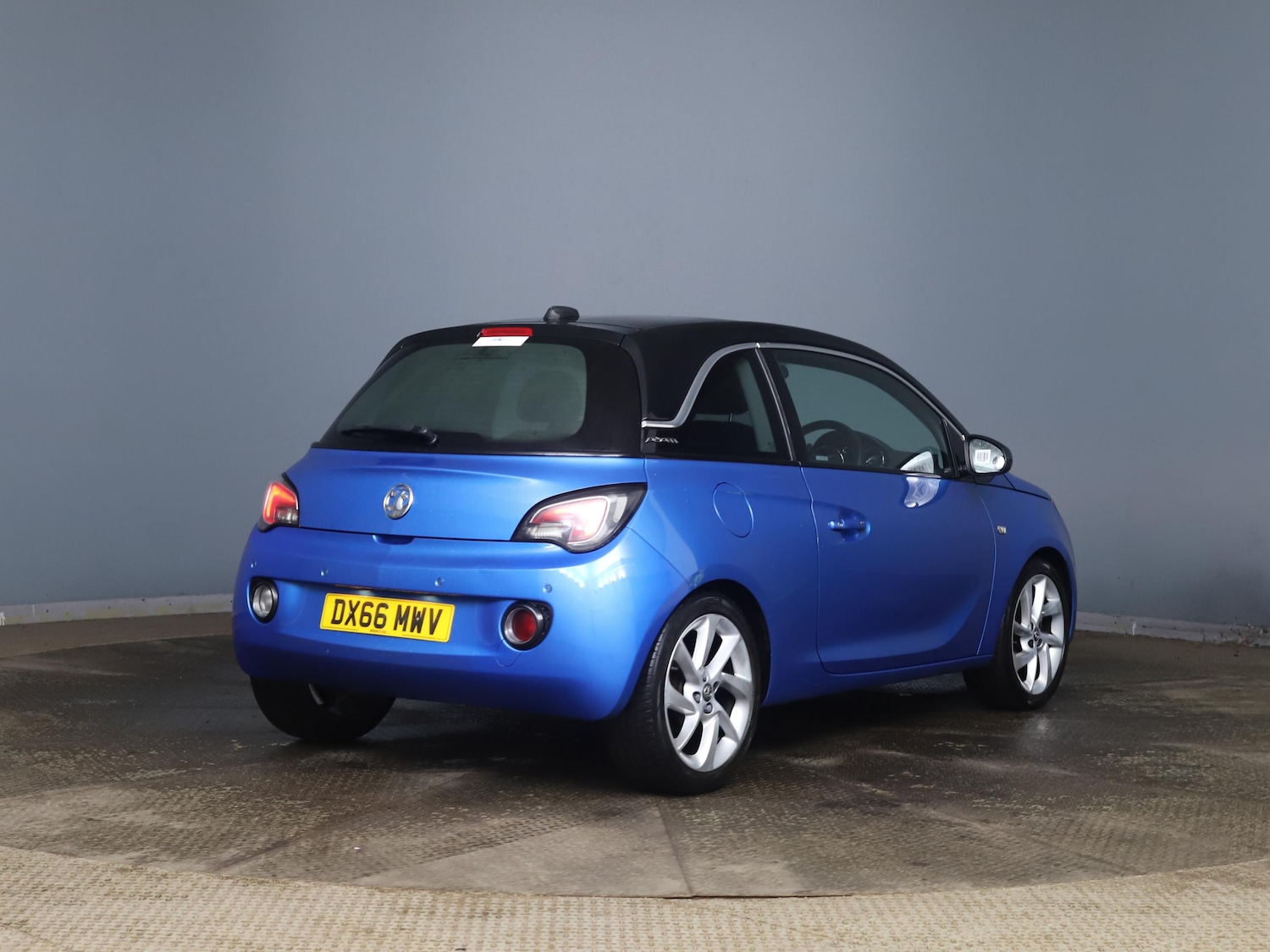 Used Vauxhall ADAM 2016 for sale - 77106804: Photo 2