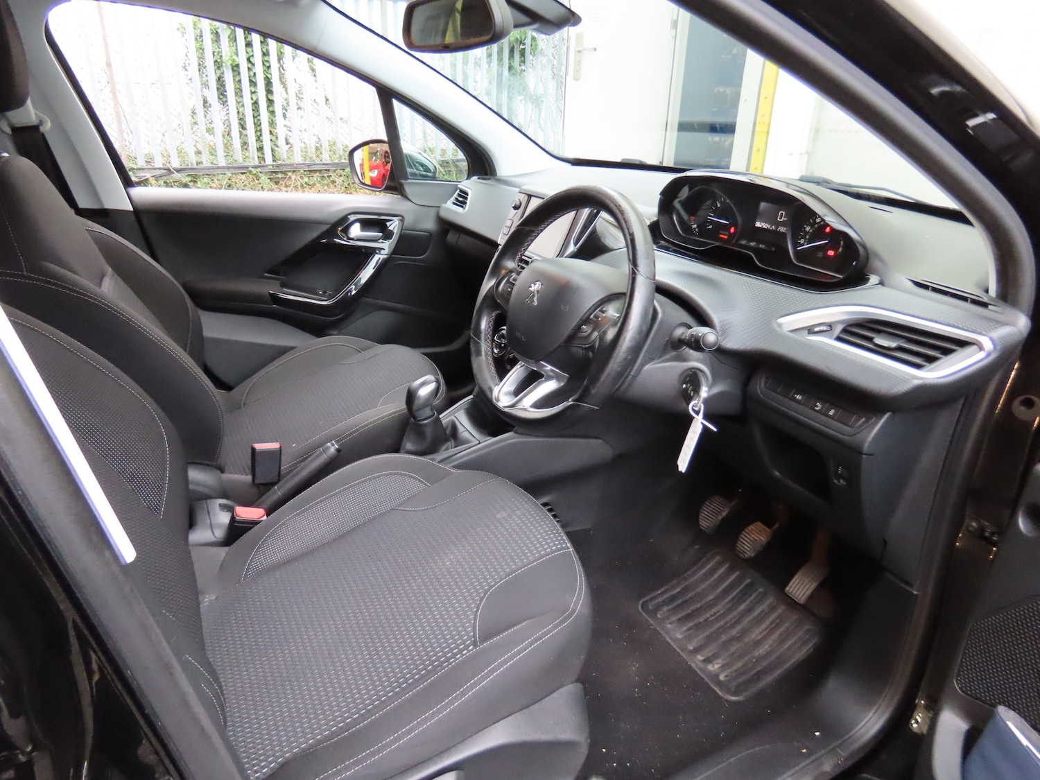 Used Peugeot 208 2017 for sale - 76466238: Photo 10