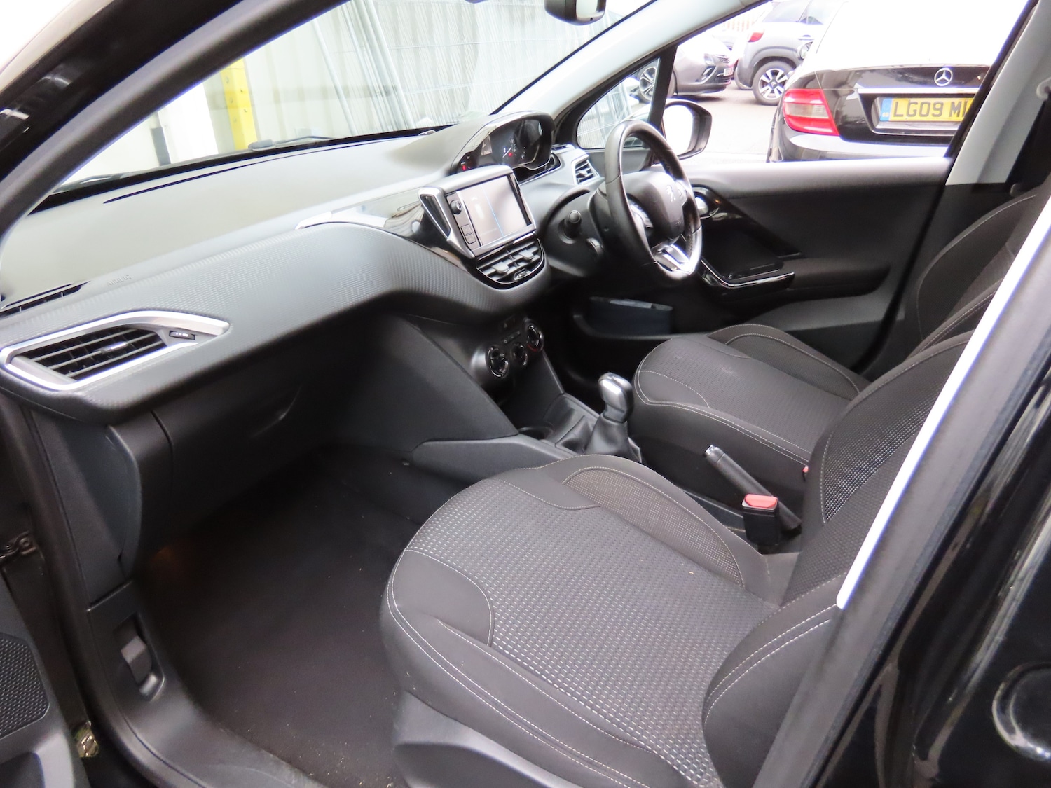 Used Peugeot 208 2017 for sale - 76466238: Photo 11