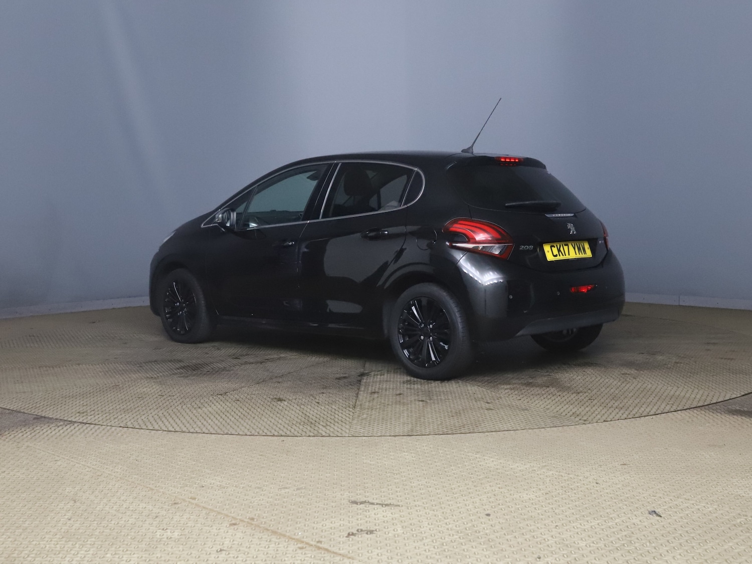 Used Peugeot 208 2017 for sale - 76466238: Photo 3