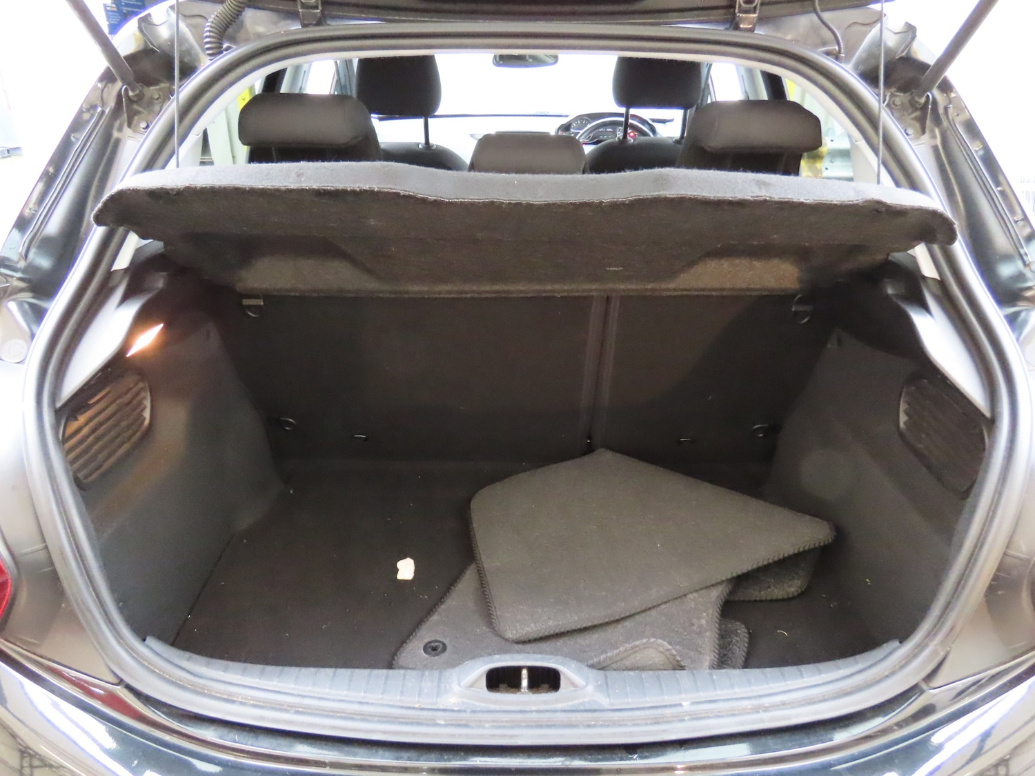 Used Peugeot 208 2017 for sale - 76466238: Photo 8