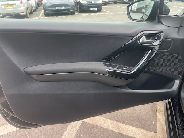 Used Peugeot 208 2017 for sale - 76211675: Photo 12