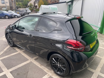 Used Peugeot 208 2017 for sale - 76211675: Photo