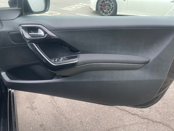Used Peugeot 208 2017 for sale - 76211675: Photo 9