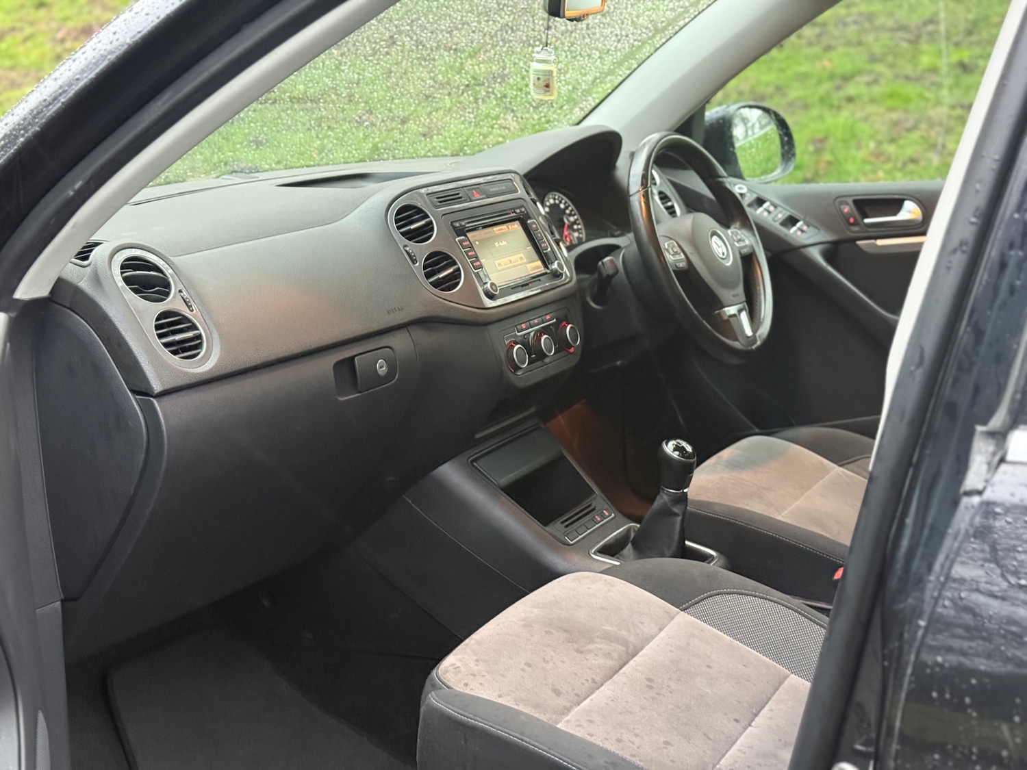 Used Volkswagen Tiguan 2011 for sale - 77622105: Photo 9