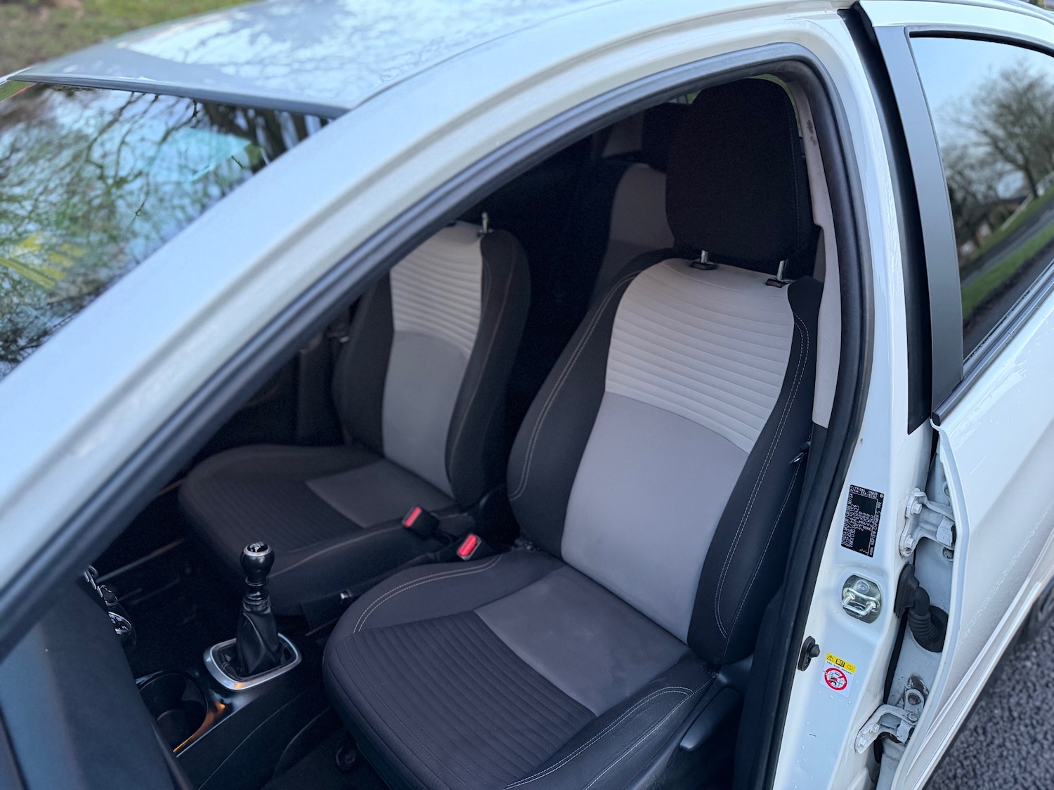 Used Toyota Yaris 2017 for sale - 77253553: Photo 13