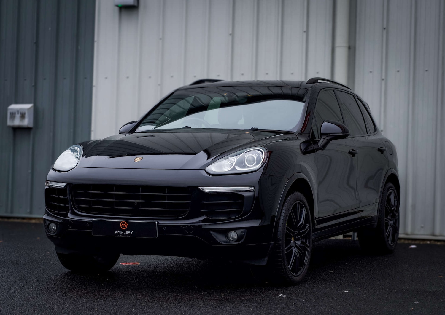 Used Porsche Cayenne 2015 for sale - 76597625: Photo 2