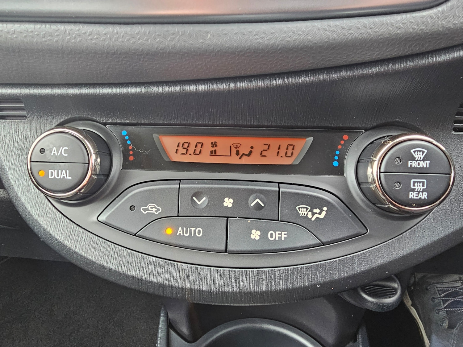 Used Toyota Yaris 2014 for sale - 78027819: Photo 24