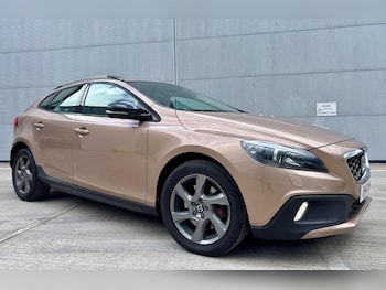 Used Volvo V40 Cross Country 2016 for sale - 78890994: Photo