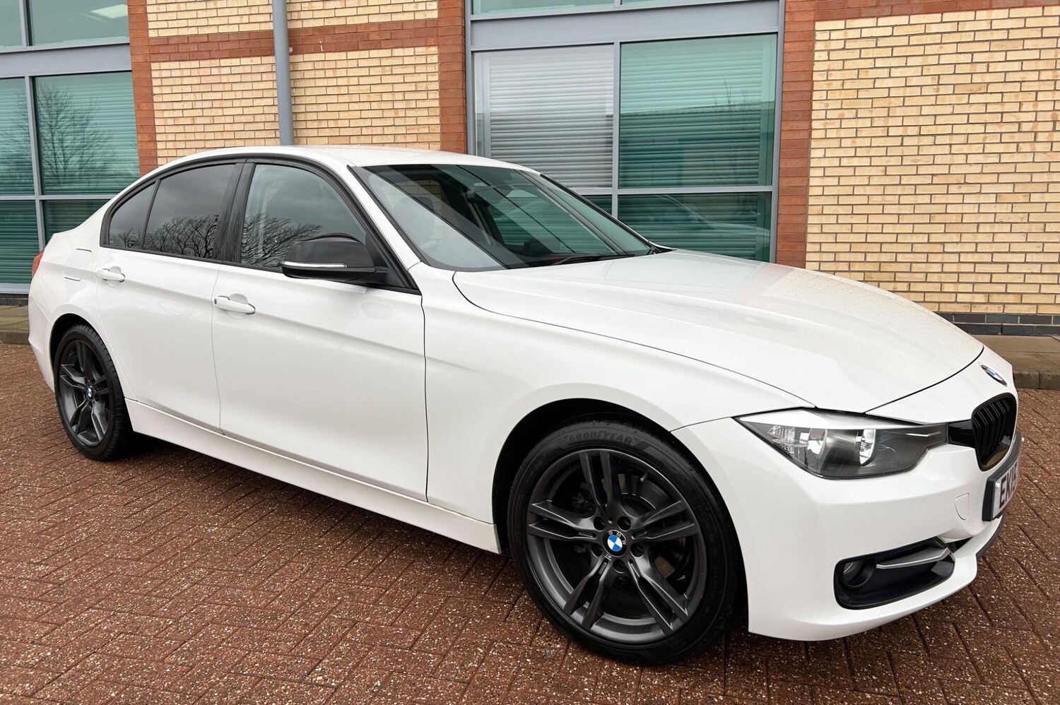 Used BMW 3 Series 2015 for sale - 77203981: Photo 1