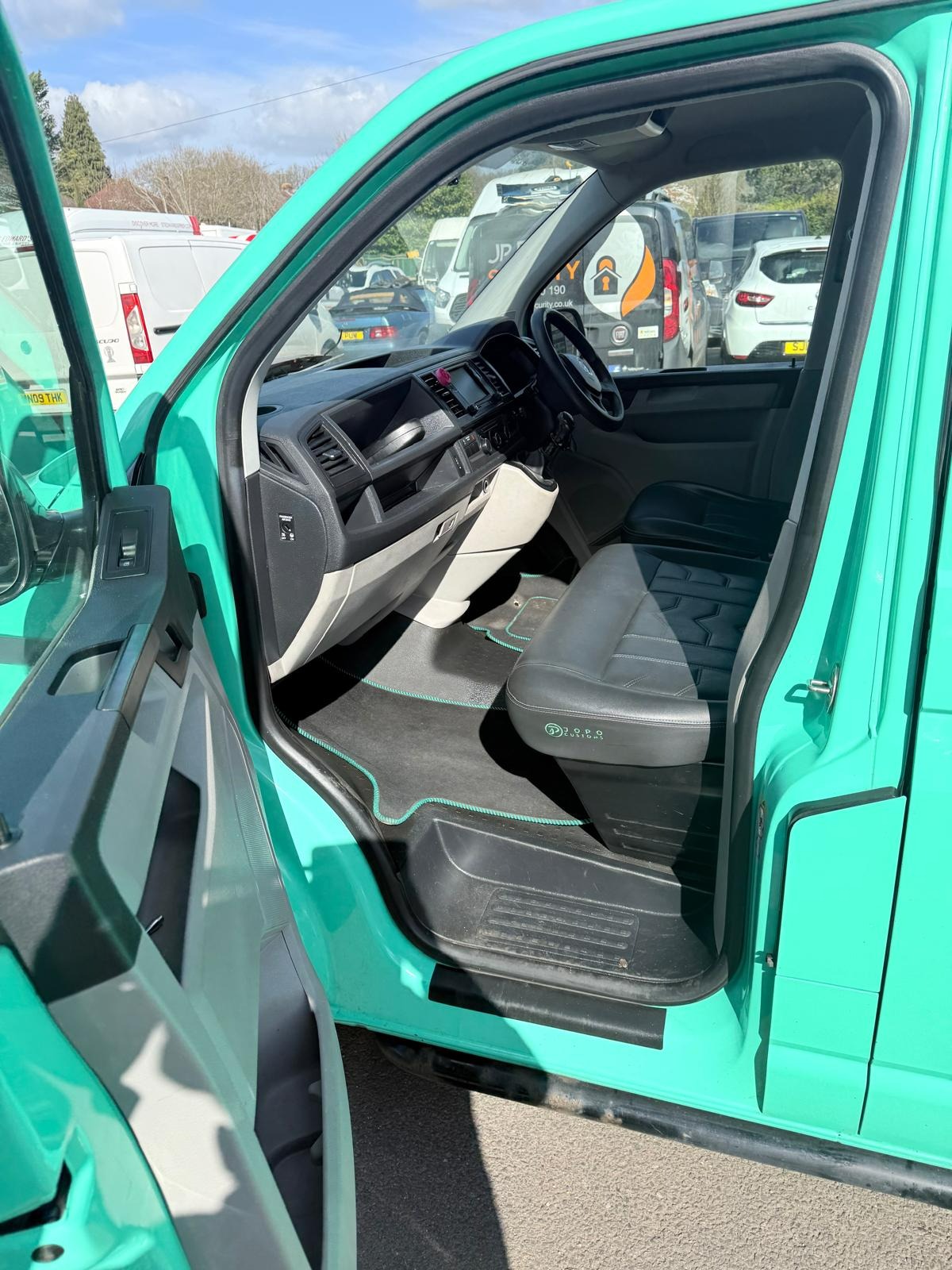 Used Volkswagen Transporter 2017 for sale - 77888895: Photo 18