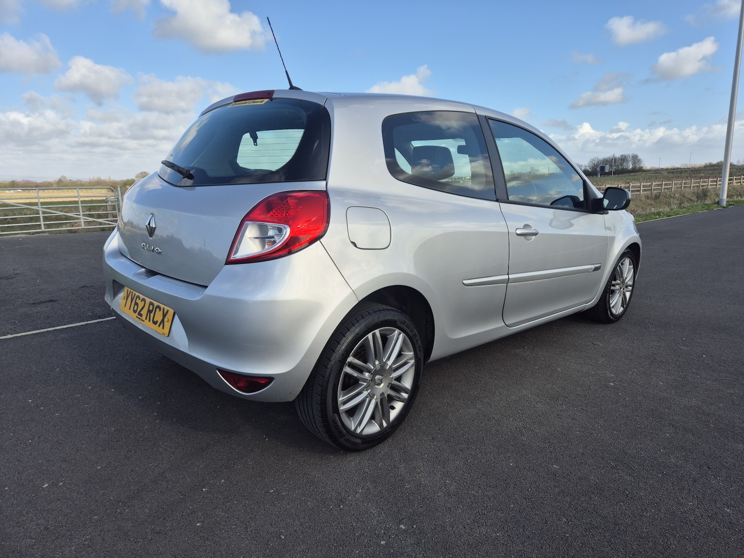 Used Renault Clio 2013 for sale - 77844904: Photo 2