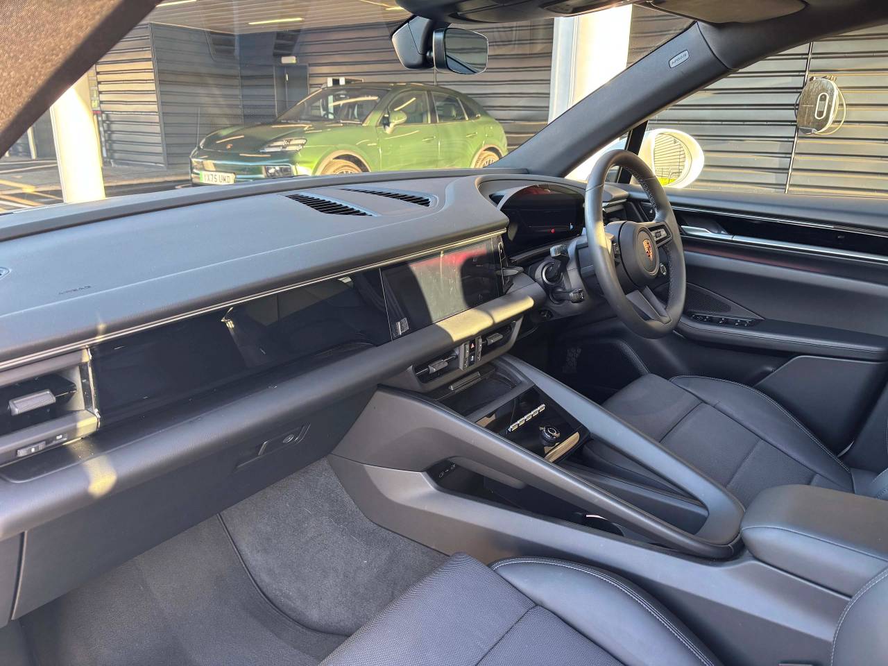 Used Porsche Macan 2024 for sale - 77177099: Photo 4