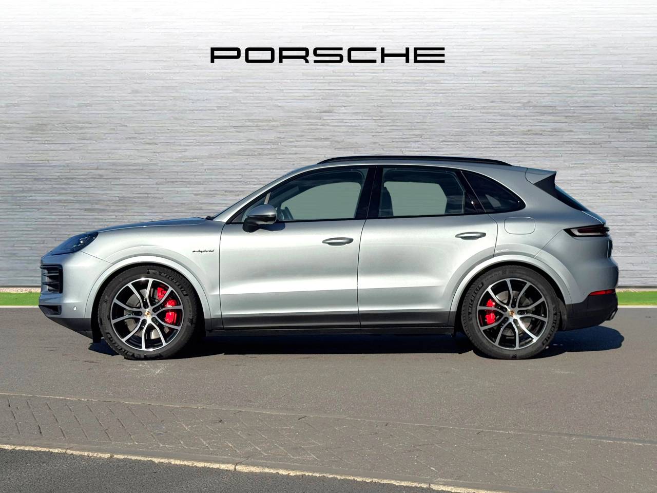 Used Porsche Cayenne 2024 for sale - 76111394: Photo 2