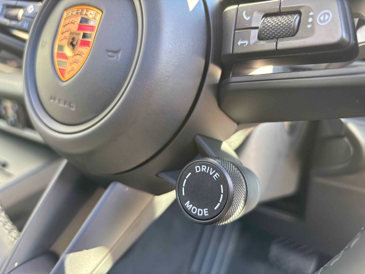 Used Porsche Macan 2025 for sale - 77565373: Photo 32