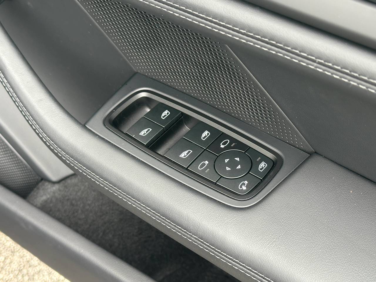 Used Porsche Taycan 2025 for sale - 77176610: Photo 32