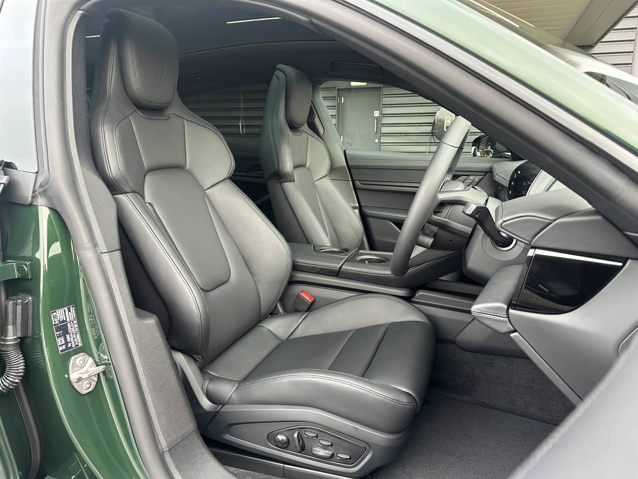 Used Porsche Taycan 2025 for sale - 77176610: Photo 54