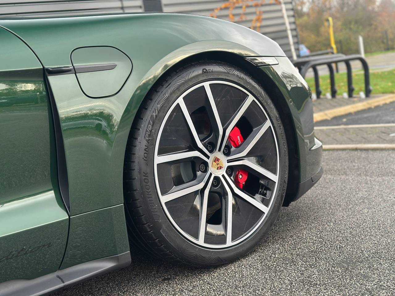 Used Porsche Taycan 2025 for sale - 77176610: Photo 6