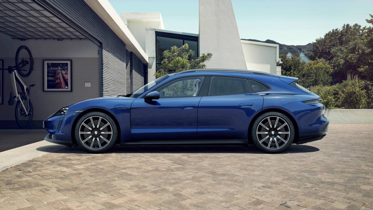 Used Porsche Taycan 2023 for sale - 77739465: Photo 2