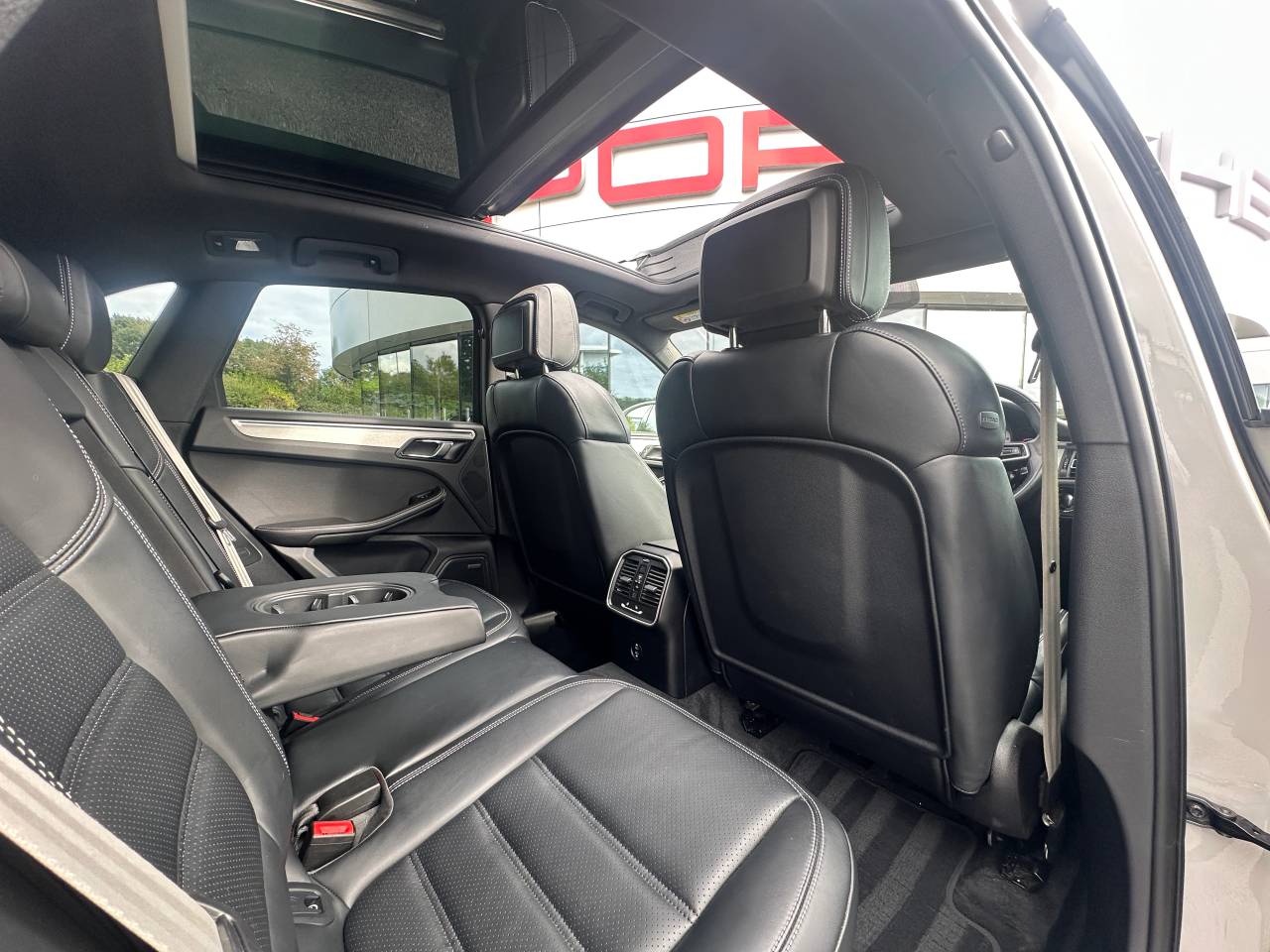 Used Porsche Macan 2023 for sale - 76154296: Photo 18