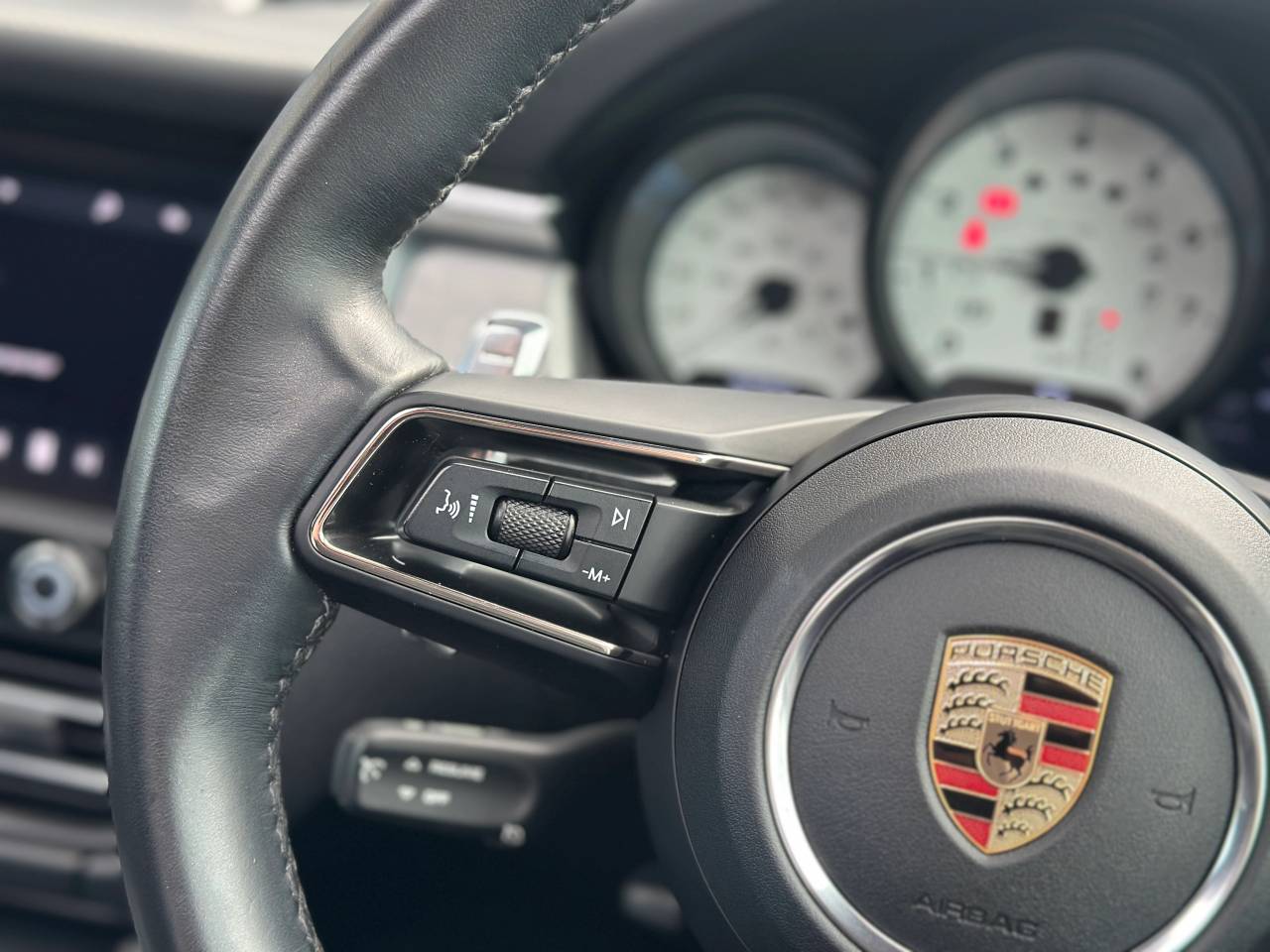Used Porsche Macan 2023 for sale - 76154296: Photo 23