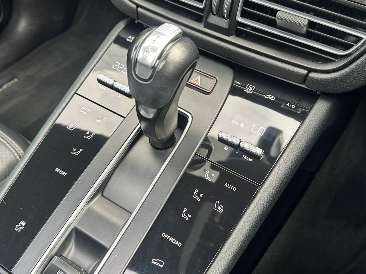 Used Porsche Macan 2023 for sale - 76154296: Photo 28