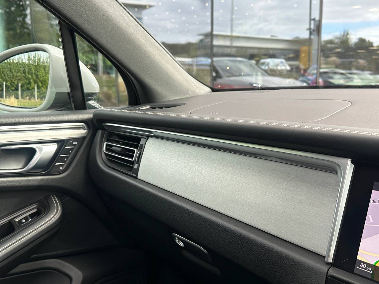 Used Porsche Macan 2023 for sale - 76154296: Photo 30