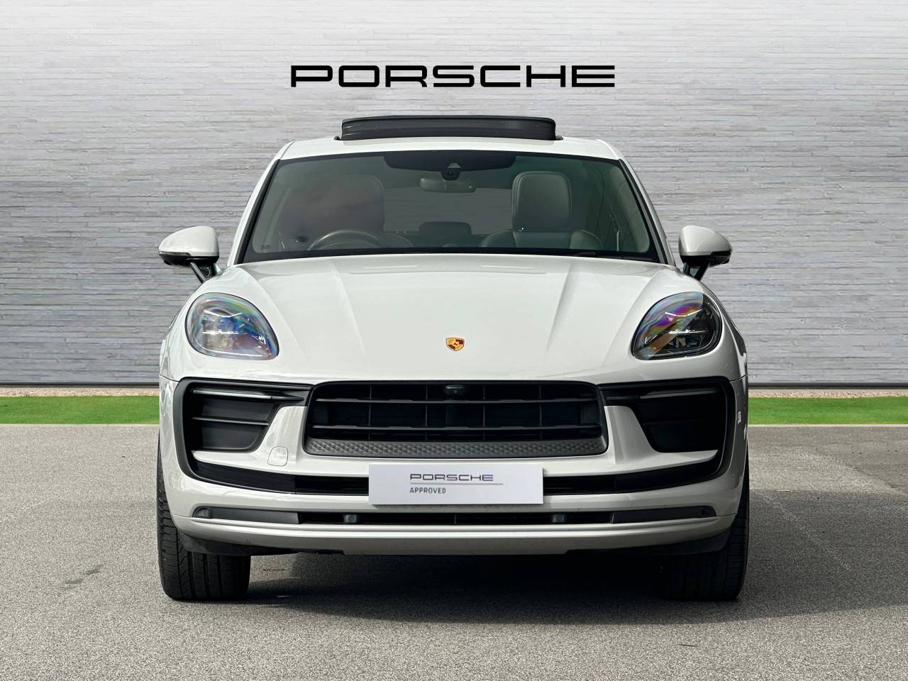 Used Porsche Macan 2023 for sale - 76154296: Photo 4