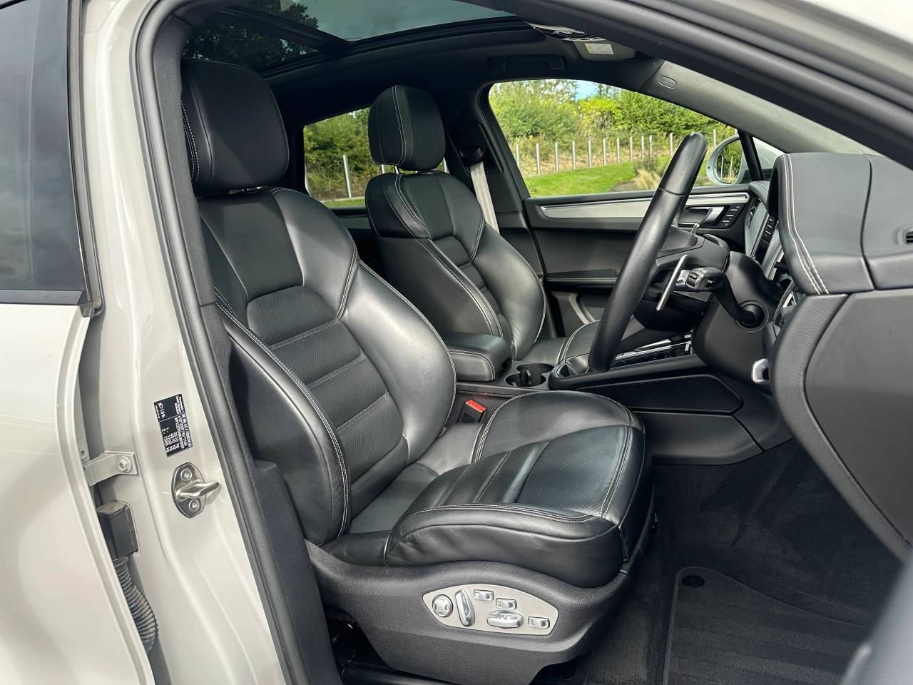 Used Porsche Macan 2023 for sale - 76154296: Photo 7