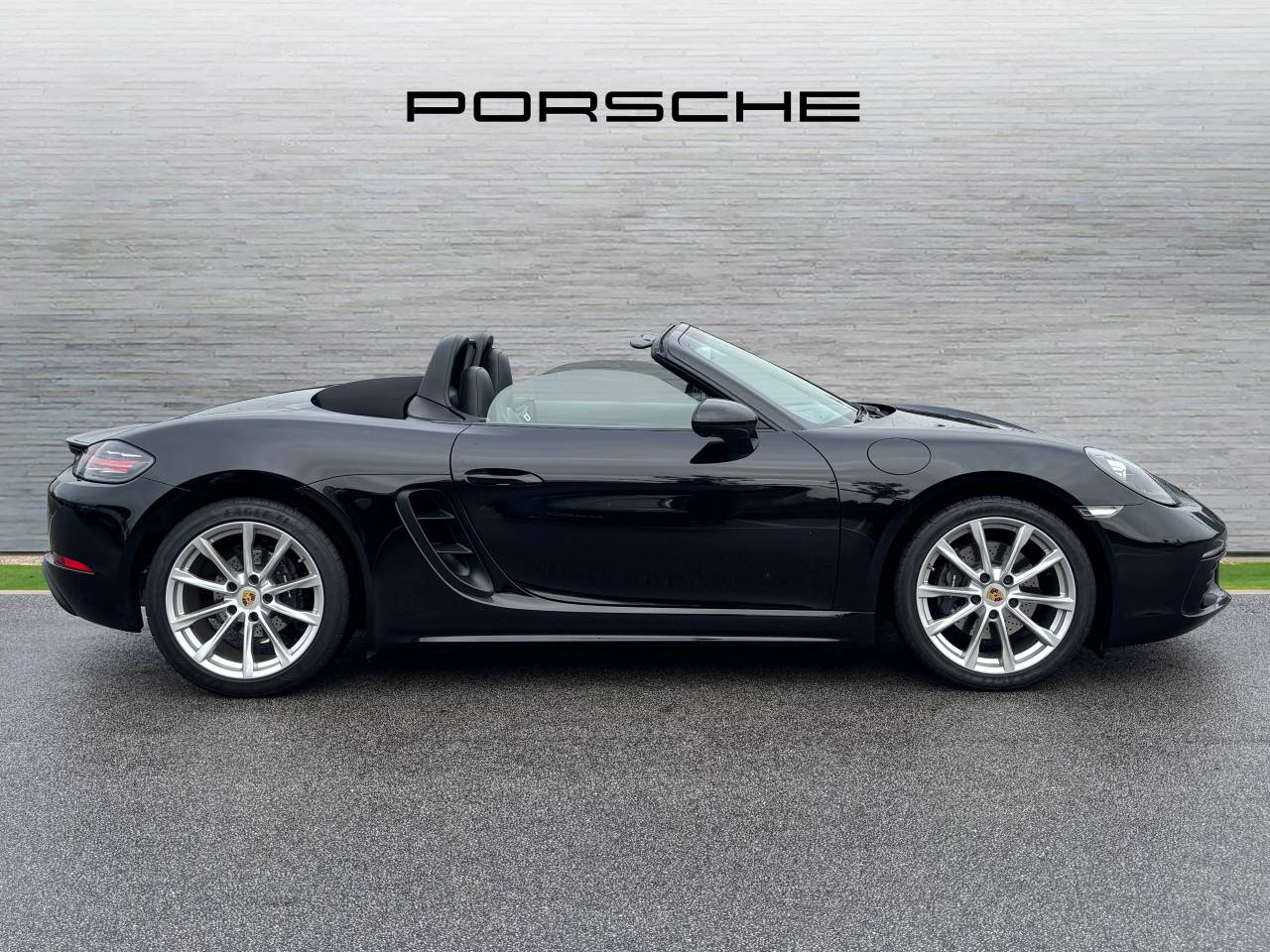 Used Porsche Boxster 2018 for sale - 76216688: Photo 2