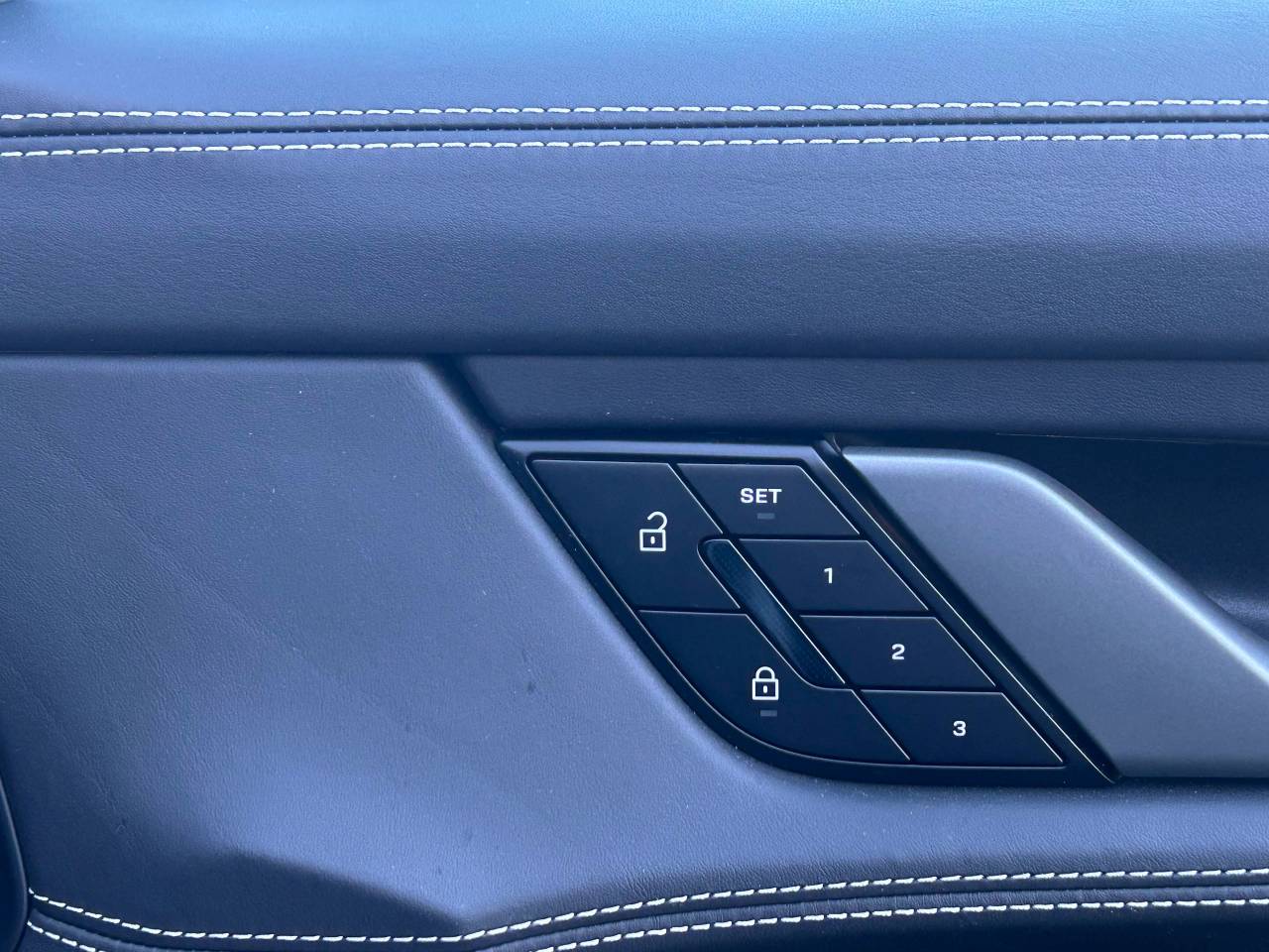 Used Porsche Taycan 2023 for sale - 77177551: Photo 28