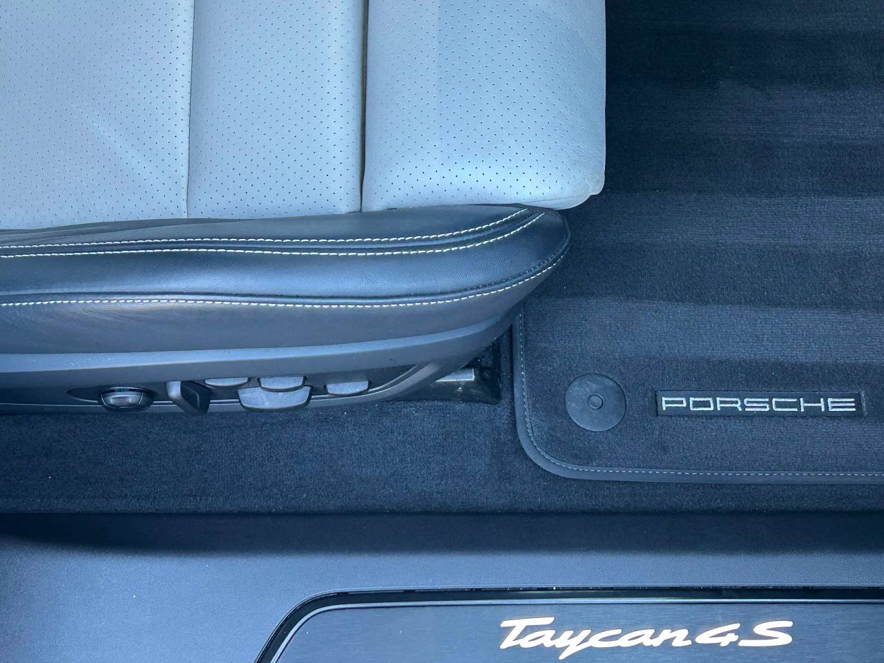 Used Porsche Taycan 2023 for sale - 77177551: Photo 30