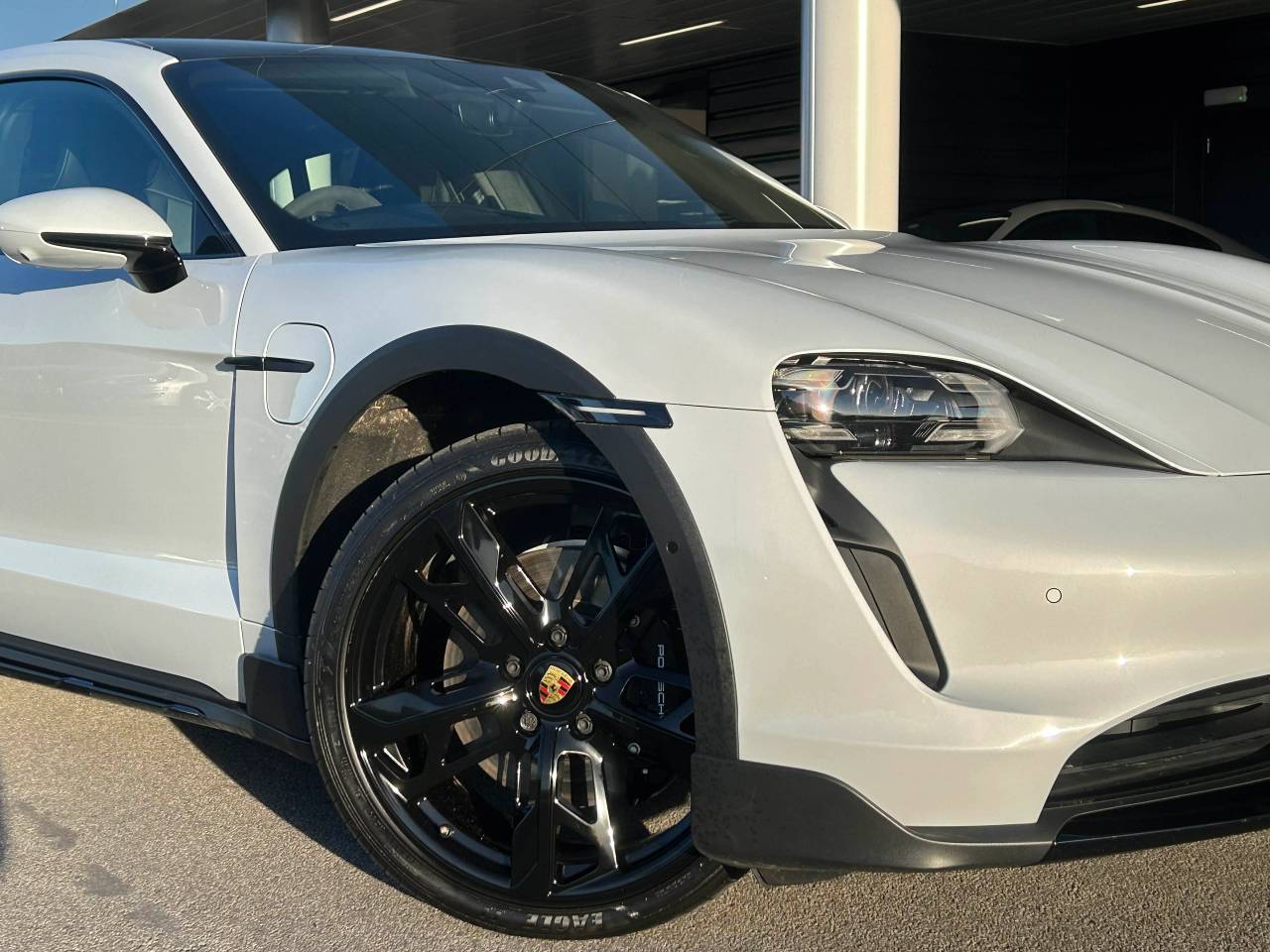 Used Porsche Taycan 2023 for sale - 77177551: Photo 8