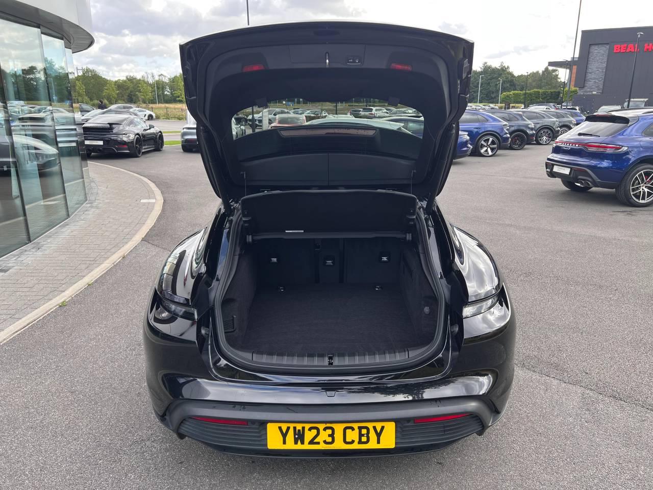 Used Porsche Taycan 2023 for sale - 76110623: Photo 33
