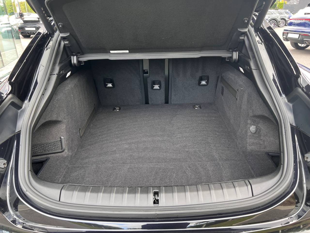 Used Porsche Taycan 2023 for sale - 76110623: Photo 34