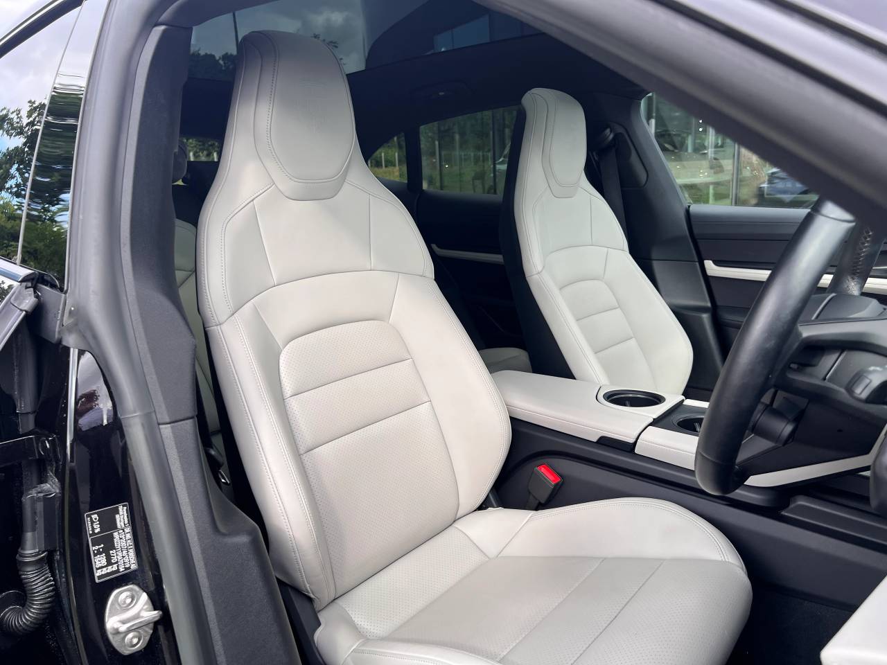 Used Porsche Taycan 2023 for sale - 76110623: Photo 8