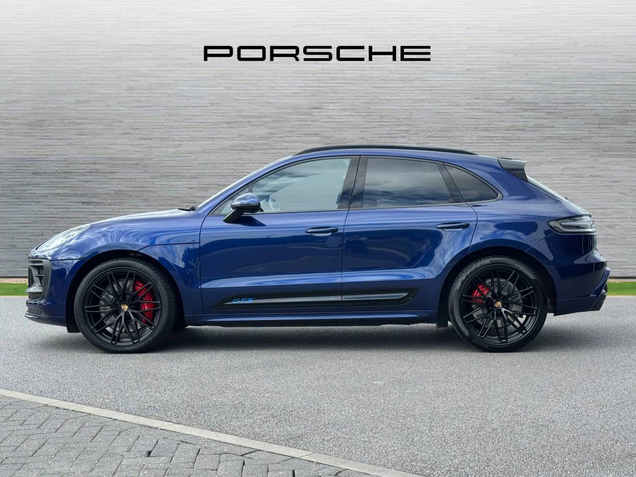 Used Porsche Macan 2022 for sale - 76110483: Photo 2