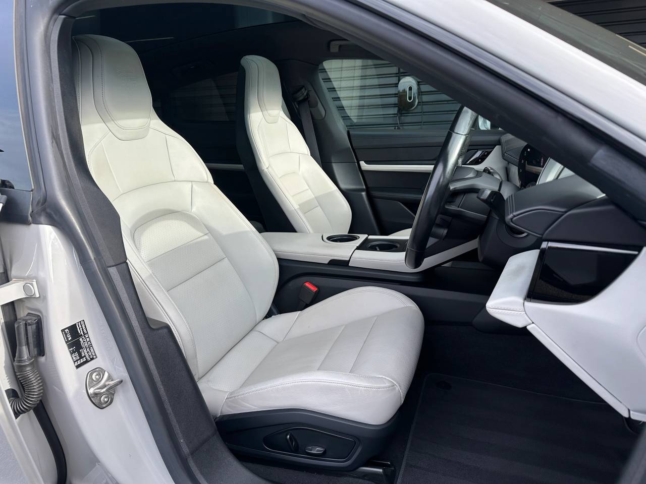 Used Porsche Taycan 2021 for sale - 76625089: Photo 5