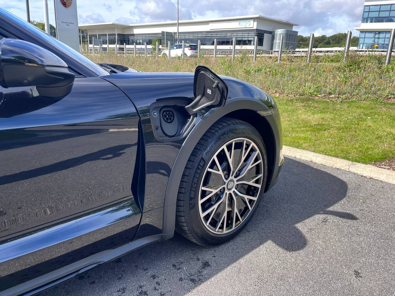 Used Porsche Taycan 2022 for sale - 76110465: Photo 15