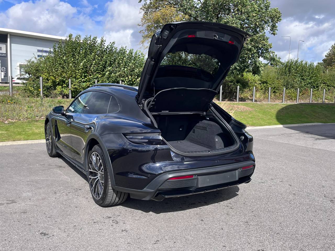 Used Porsche Taycan 2022 for sale - 76110465: Photo 5