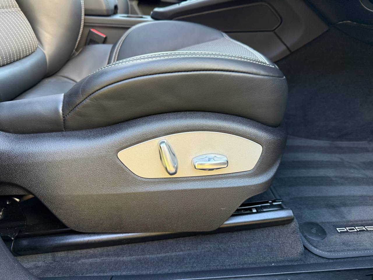 Used Porsche Macan 2025 for sale - 76609252: Photo 27