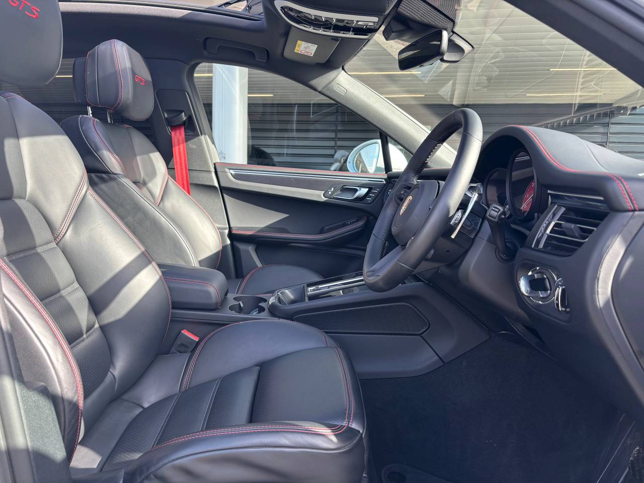 Used Porsche Macan 2024 for sale - 77739468: Photo 4