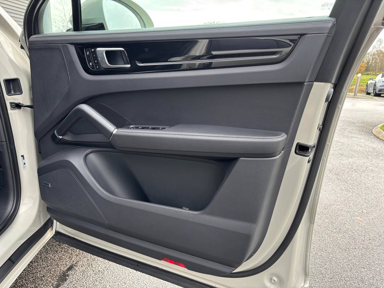 Used Porsche Cayenne 2023 for sale - 76609247: Photo 35