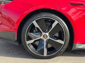 Used Porsche Taycan 2021 for sale - 75128459: Photo