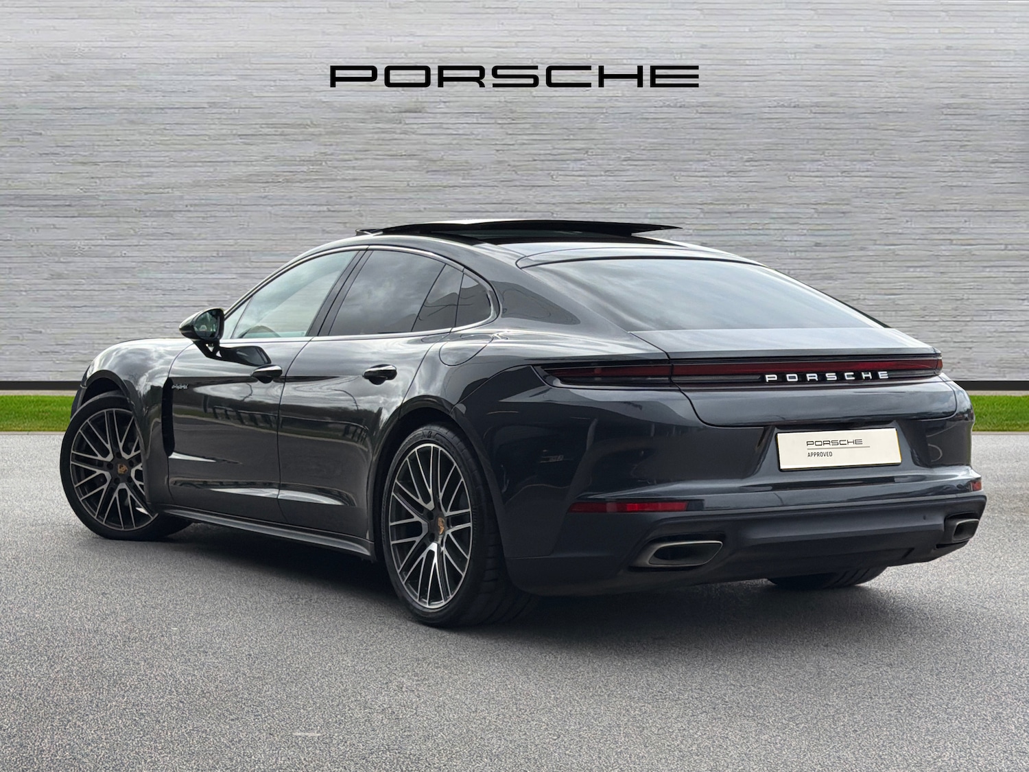 Used Porsche Panamera 2025 for sale - 78036124: Photo 2
