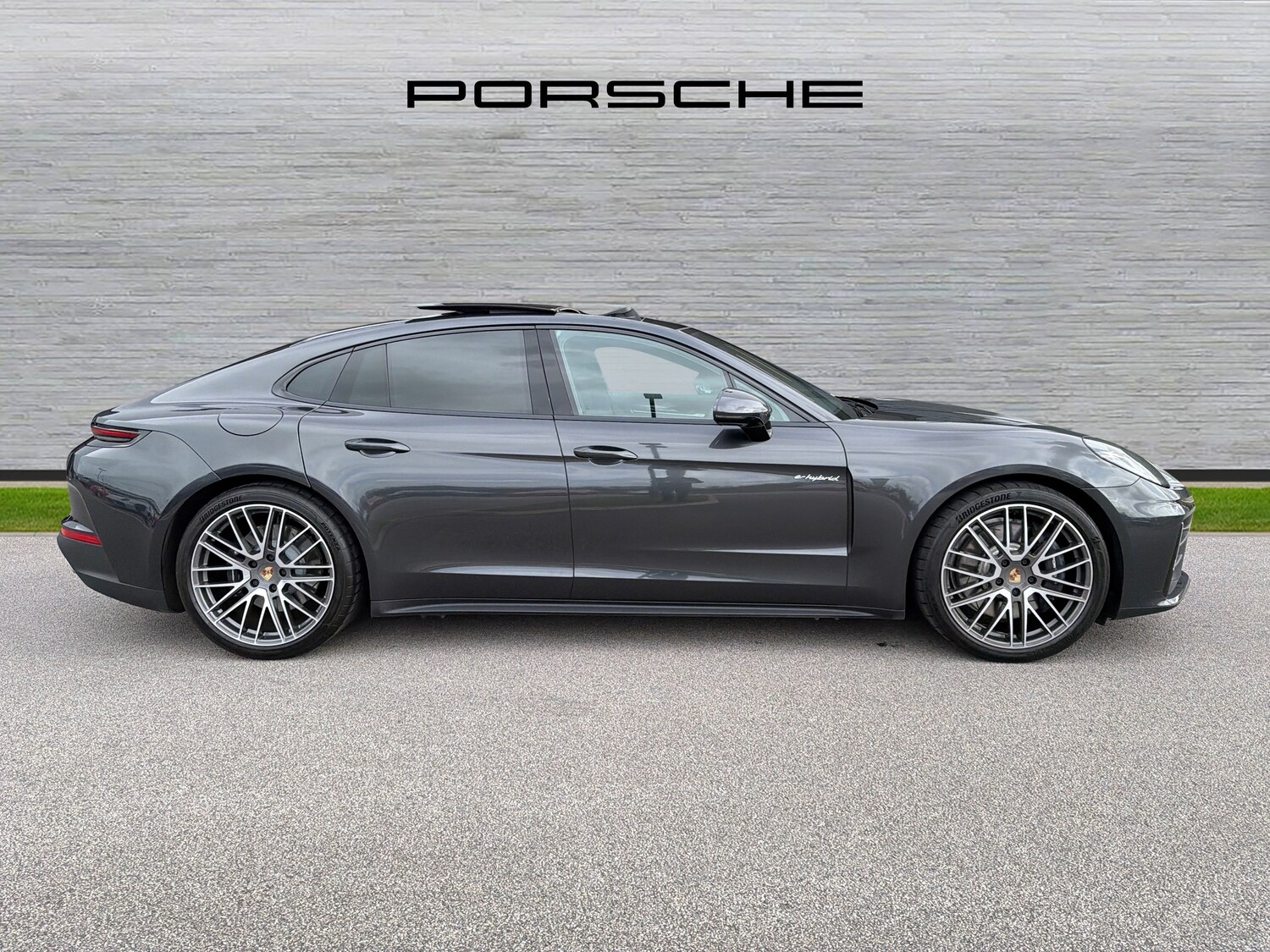 Used Porsche Panamera 2025 for sale - 78036124: Photo 3