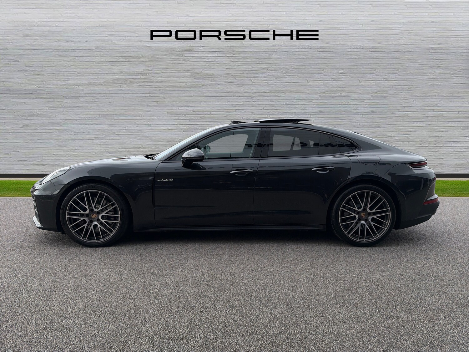 Used Porsche Panamera 2025 for sale - 78036124: Photo 4