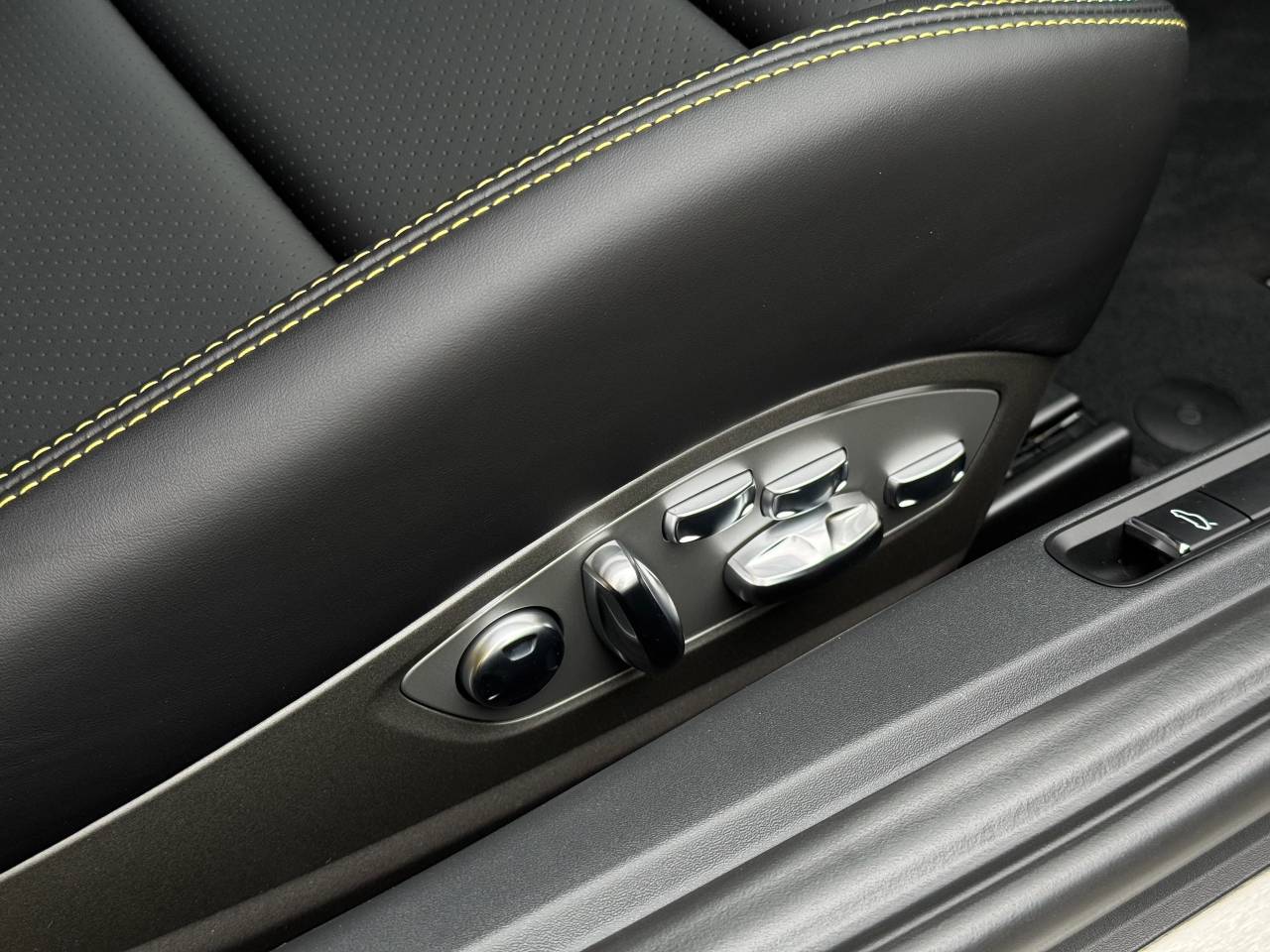 Used Porsche 718 Cayman 2025 for sale - 76609249: Photo 33