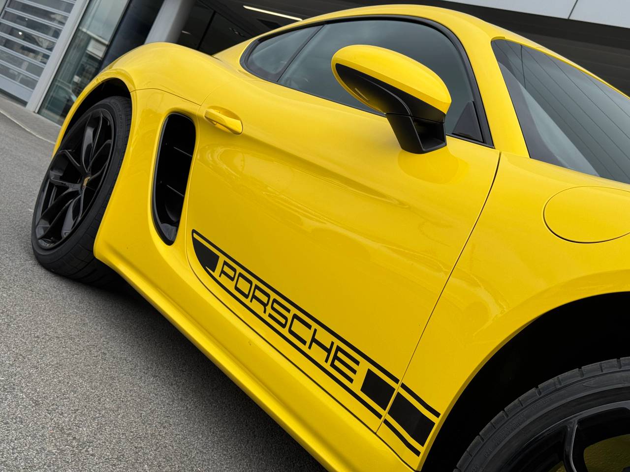 Used Porsche 718 Cayman 2025 for sale - 76609249: Photo 9